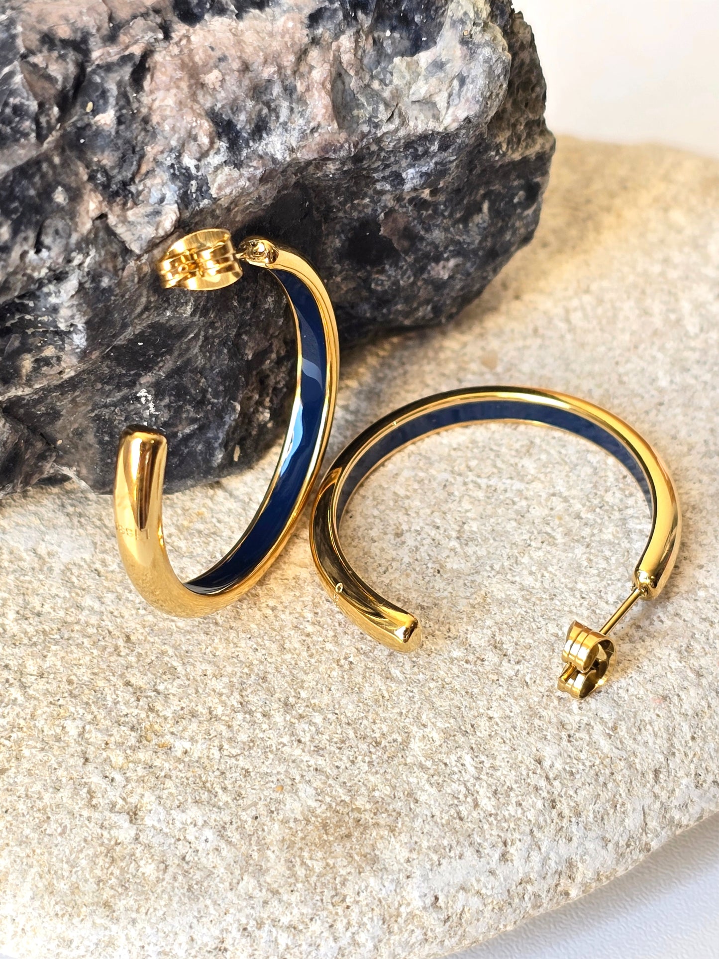 Soline – Créoles dorées/bleu marine | Lisso