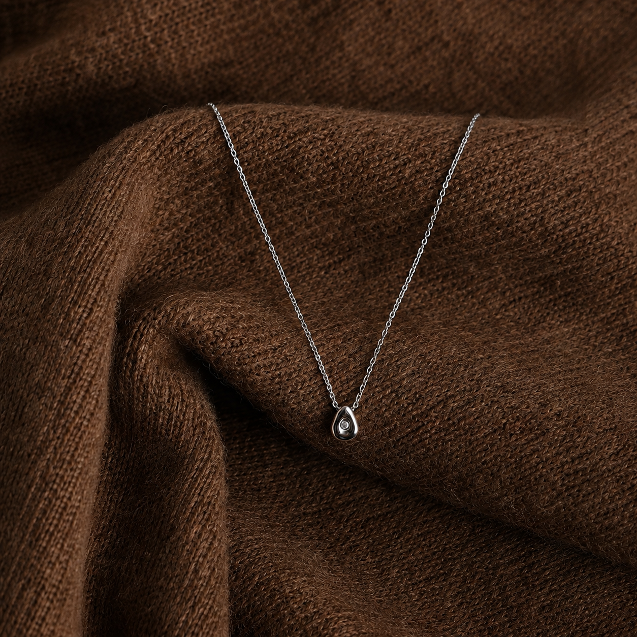 Maëlys — Collier Pendentif Goutte Argenté avec Zircon