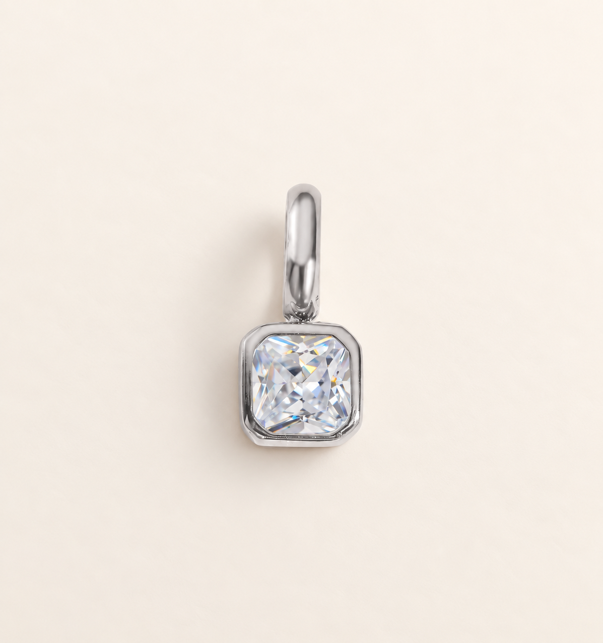 Romy — Collier Pendentif Carré Argenté